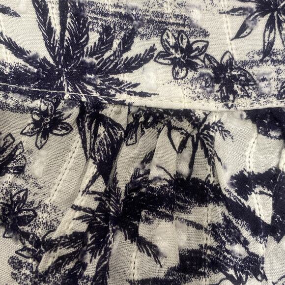 Torrid Clip Jacquard Square Neck Flutter Sleeve Top - Picture 9 of 9